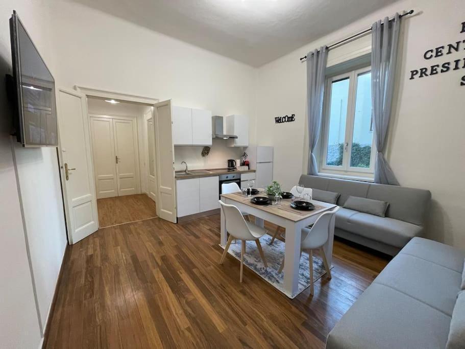 Bg Central President Suite Con Parcheggio - Vista Citta Alta Бергамо Екстер'єр фото